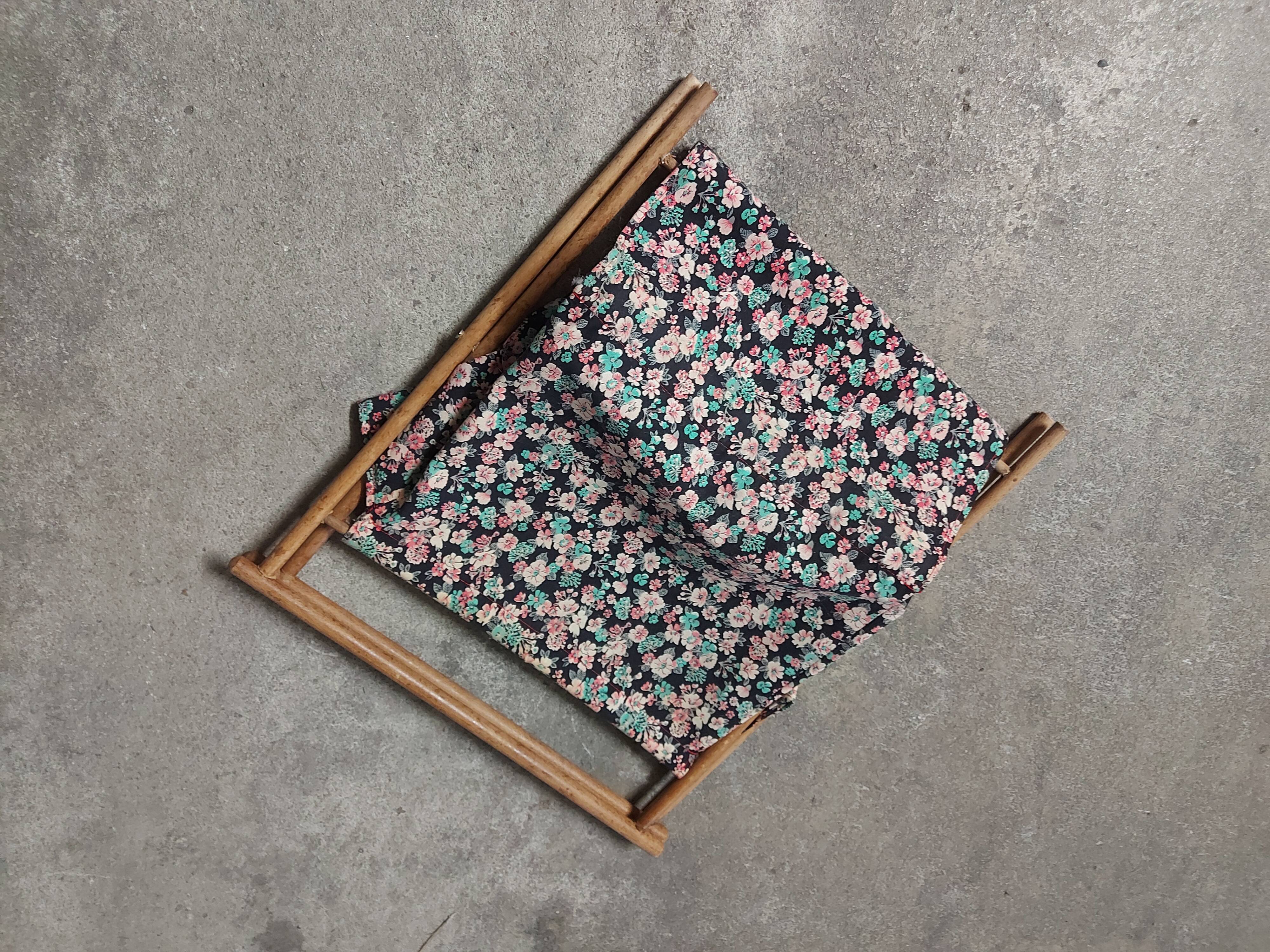 Book holder, ball of wool, vintage