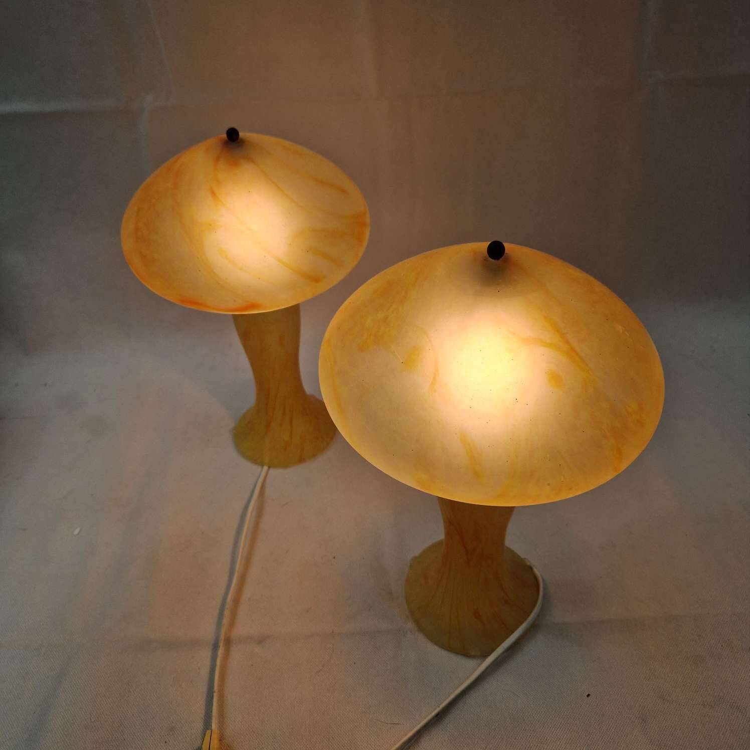Pair of mushroom lamps in glass paste – Honey and amber tones