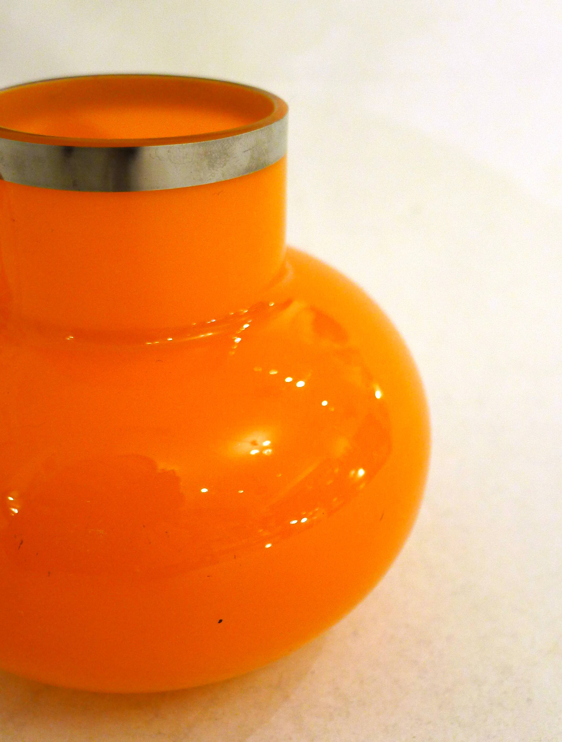 Petit vase opalin orange vintage Carnaby 1960'