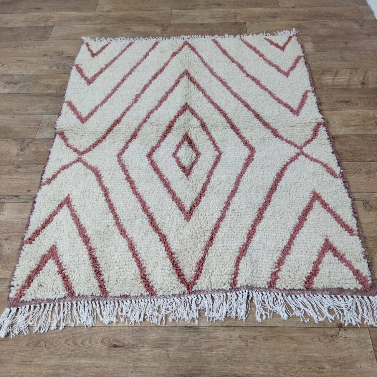 Handmade moroccan berber rug 157 x 130 cm
