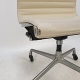 Swivel armchair by Charles & Ray Eames for Herman Miller, 1960