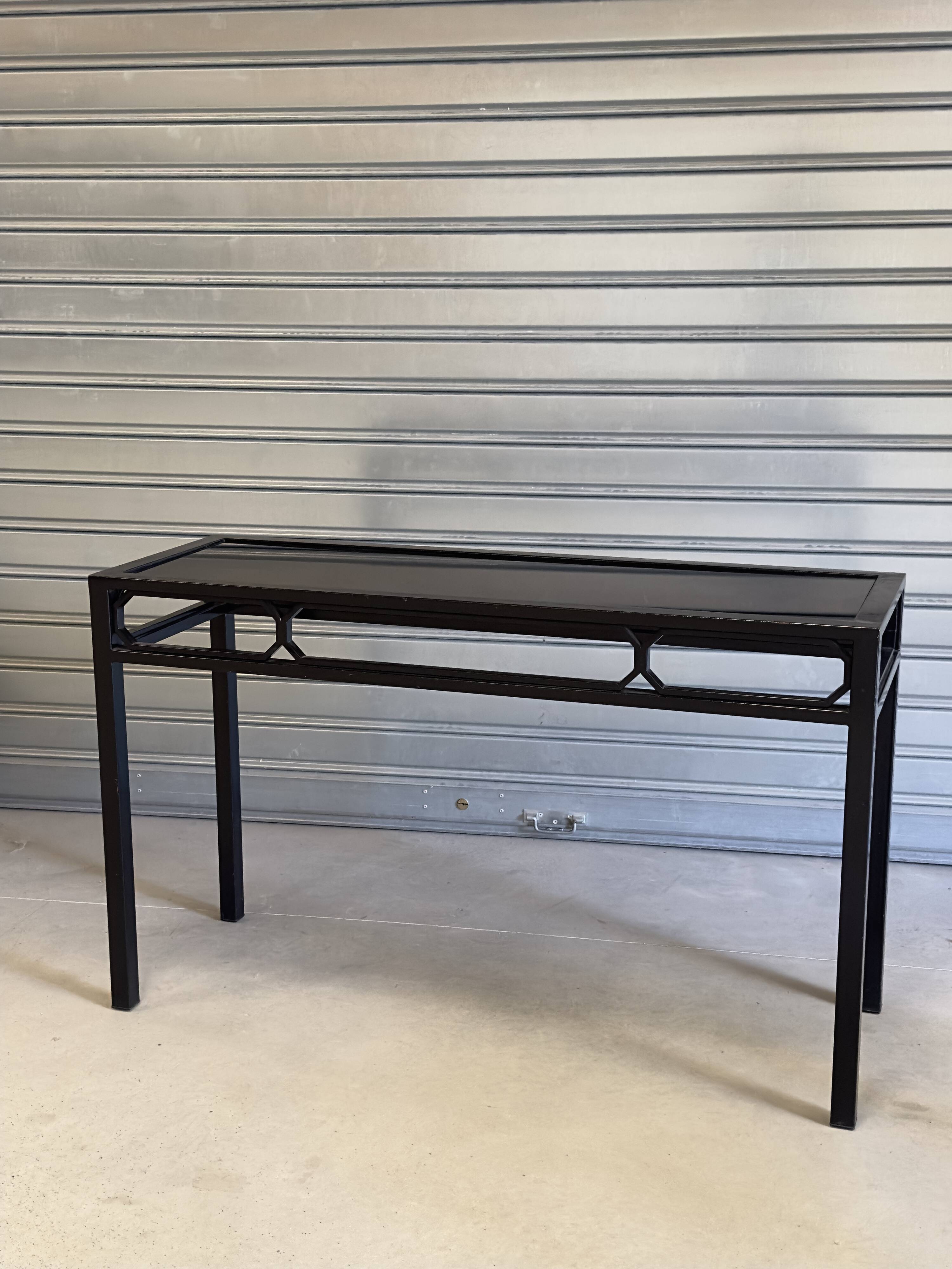 Console noire en métal et plateau de verre