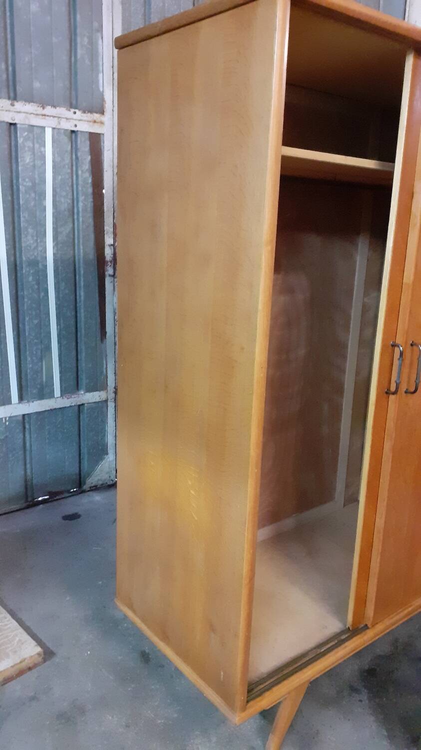 Compass feet cabinet