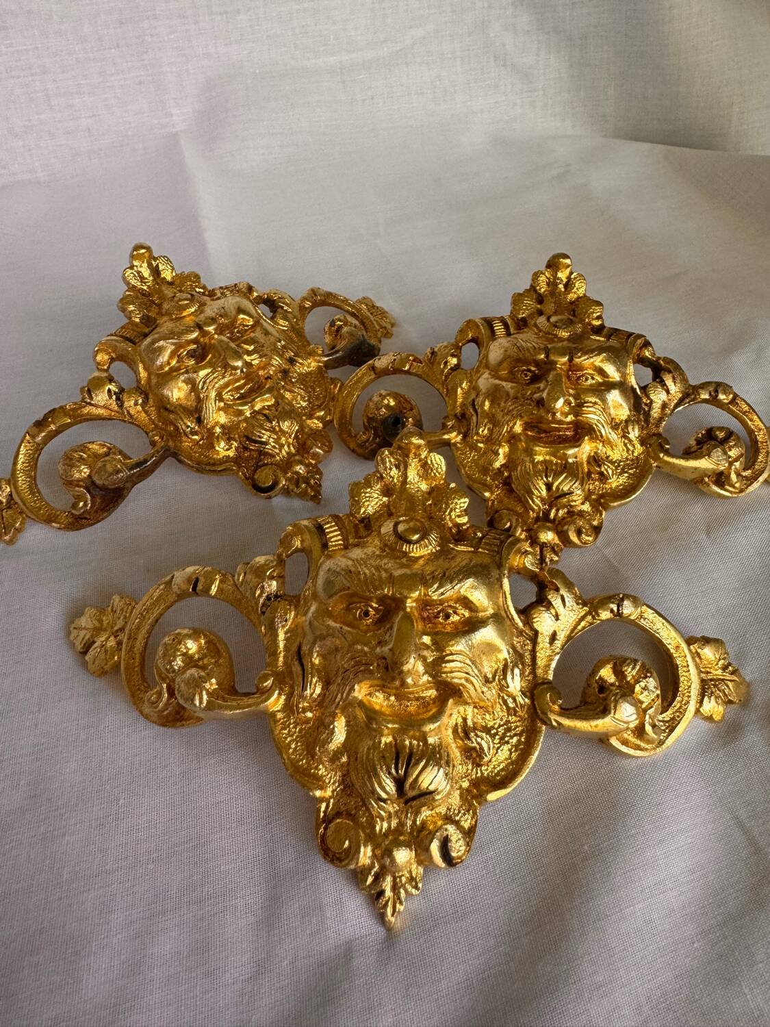 Ensemble de 3 éléments décoratifs en bronze/laiton.