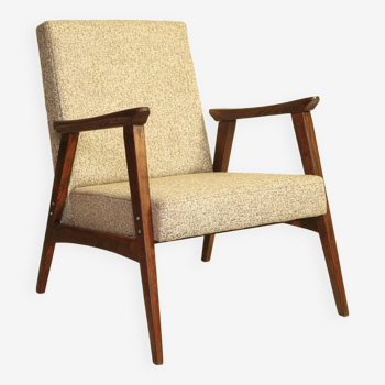 Fauteuil scandinave en bois design vintage original 1970 tissus granola beige fauteuil pour le salon après rénovation