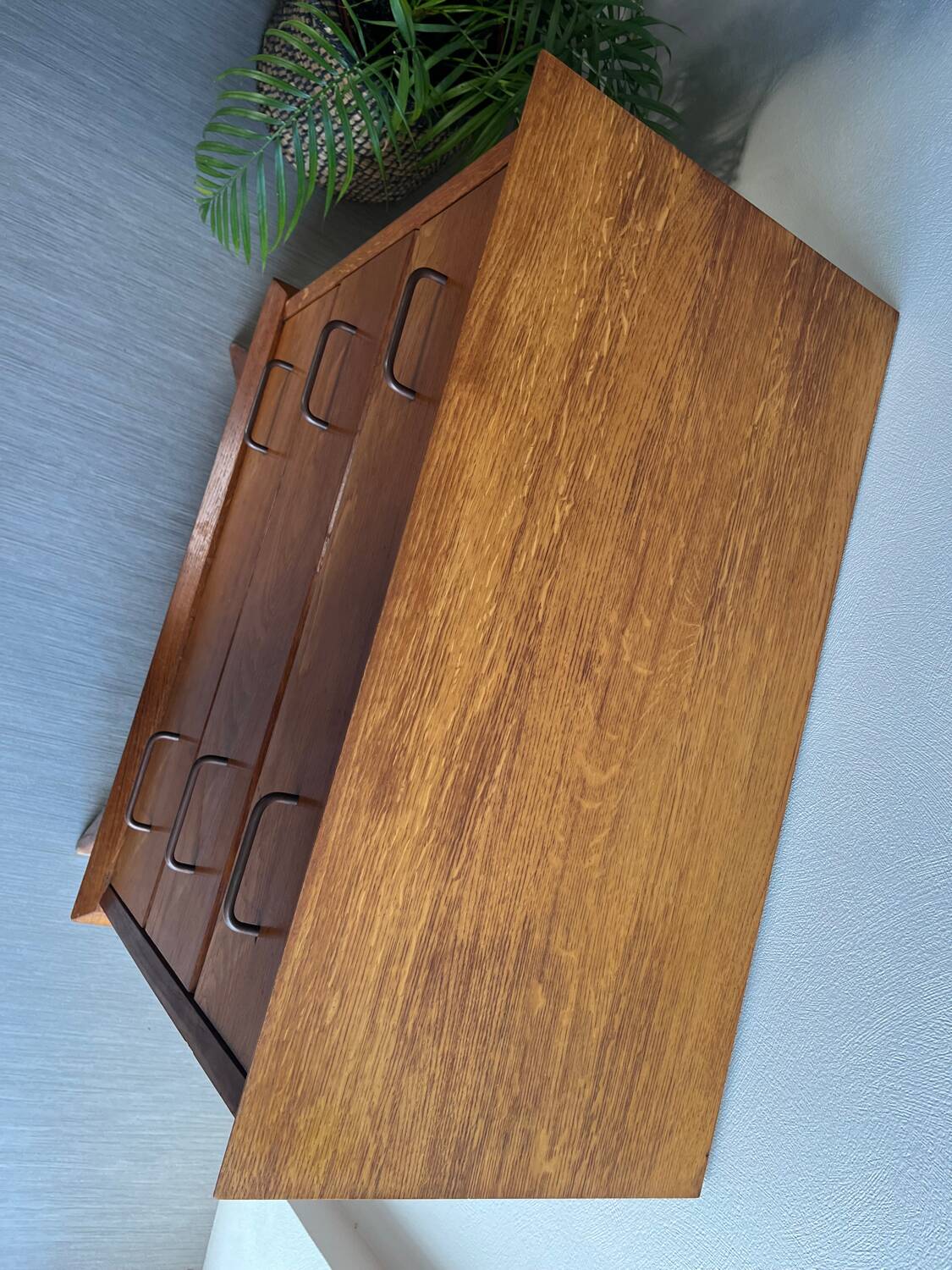 Vintage chest of drawers with splayed legs