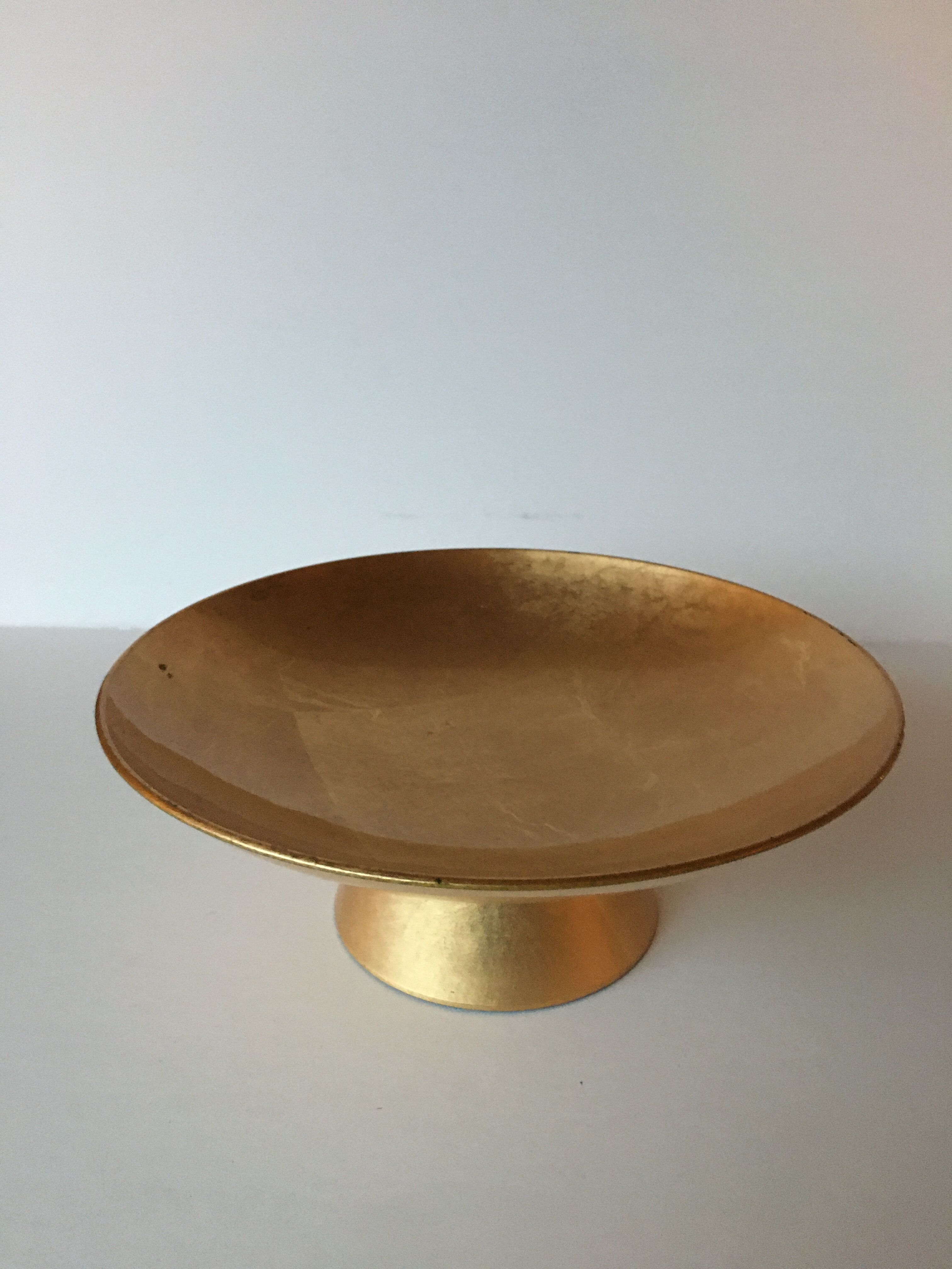 Cut on footsk and gold leaves