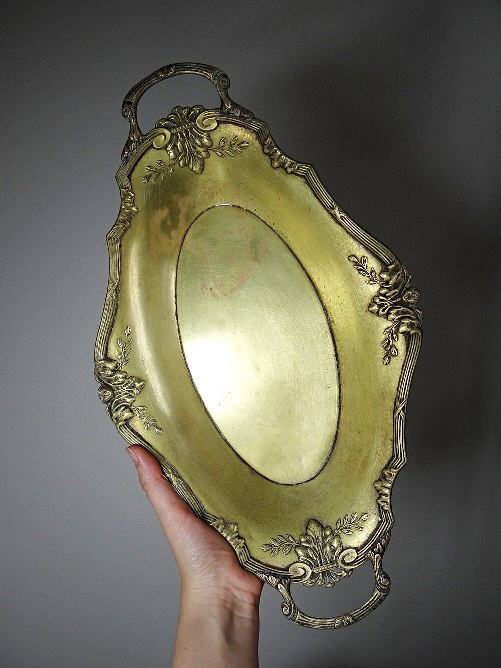 Large empty pocket bowl, antique rockwork, gilded metal, Louis XV style.