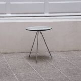 Designer tripod side table in glass and chromed metal – Minimalist style
