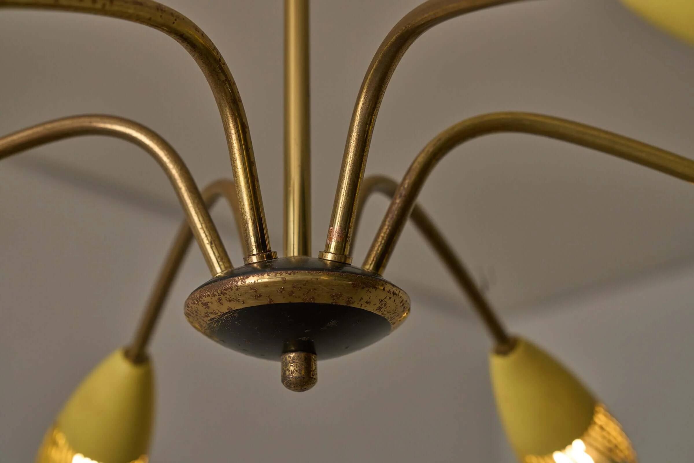 Lustre moderne du milieu du siècle en laiton et jaune
