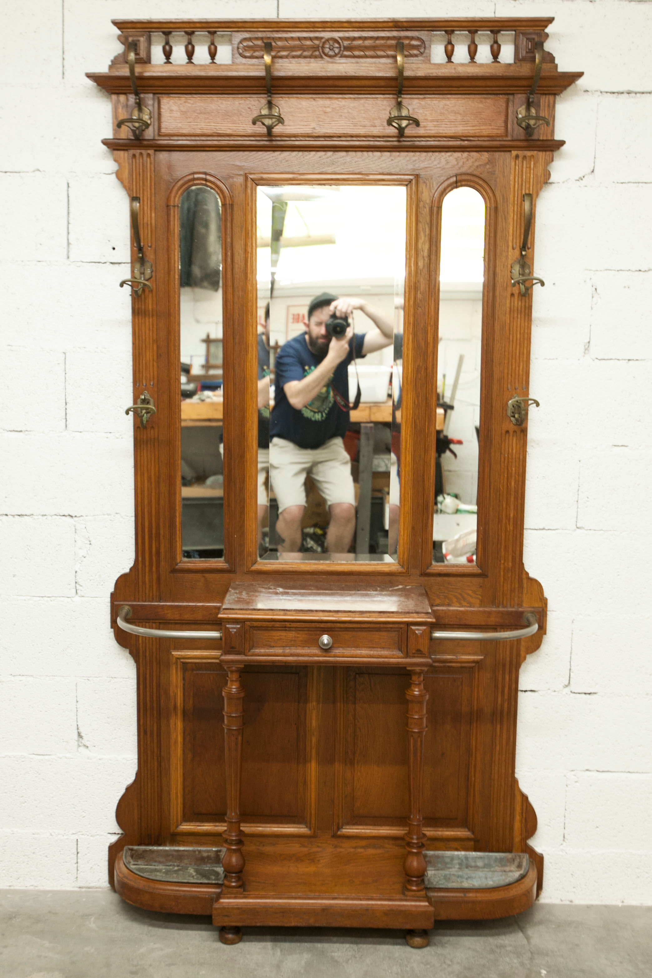 Vestiaire Napoléon III en noyer fin 19e, 3 miroirs, marbre