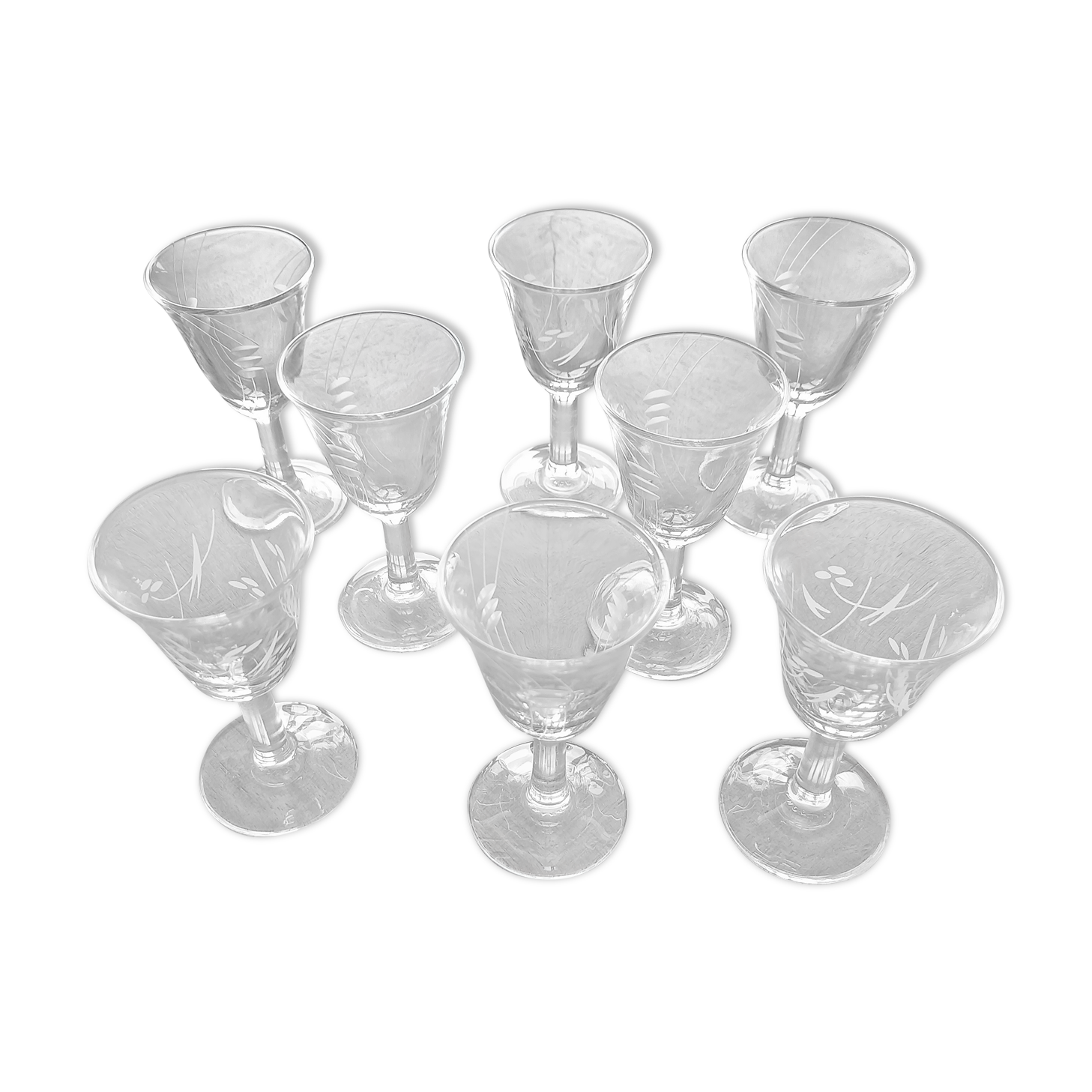 Set of 8 engraved glasses old with liquor or digestive 50s