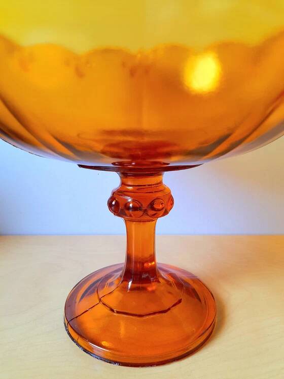 Coupe à fruits en verre ambré