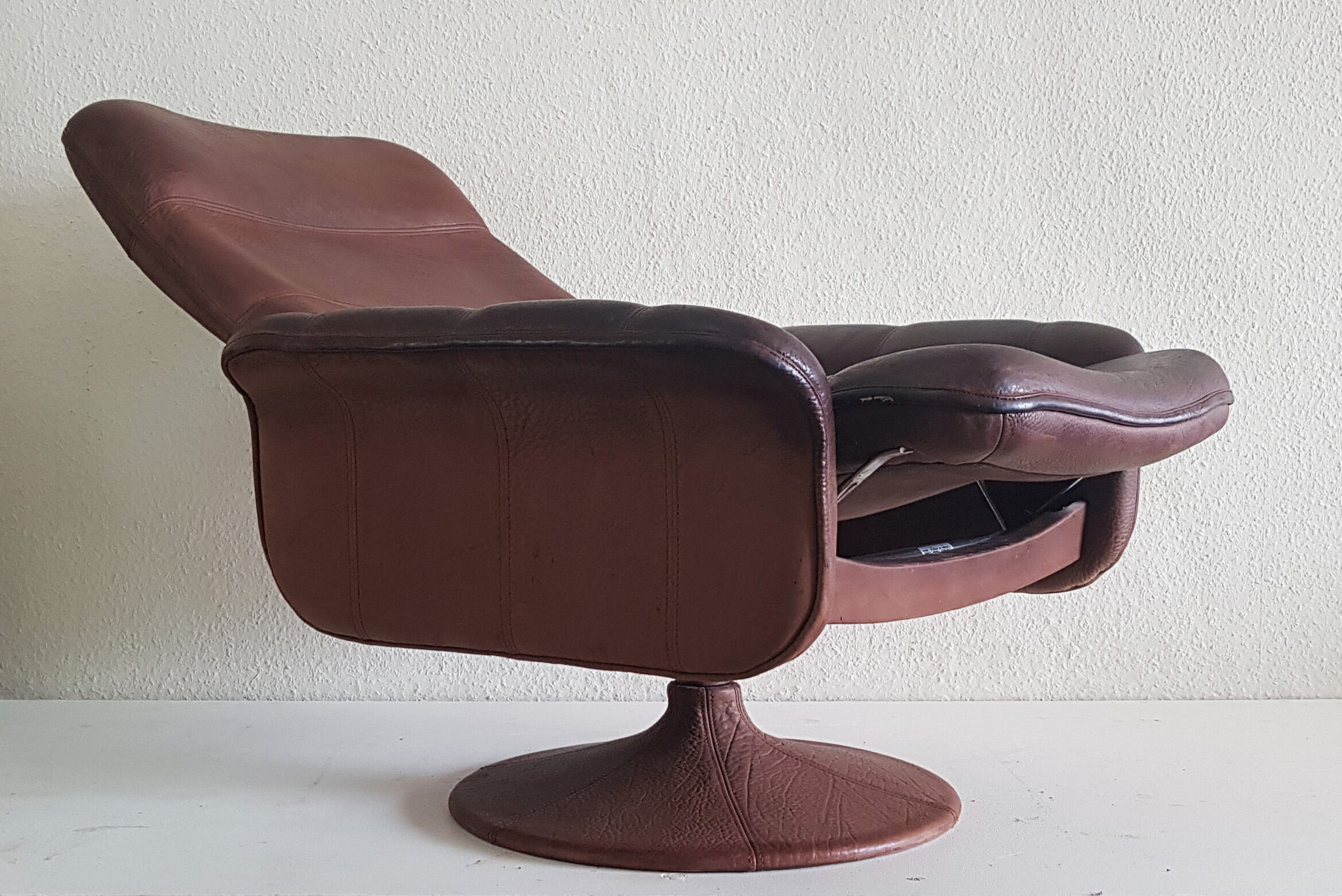 De Sede ds 50 swivel leather armchair, Switzerland 1970