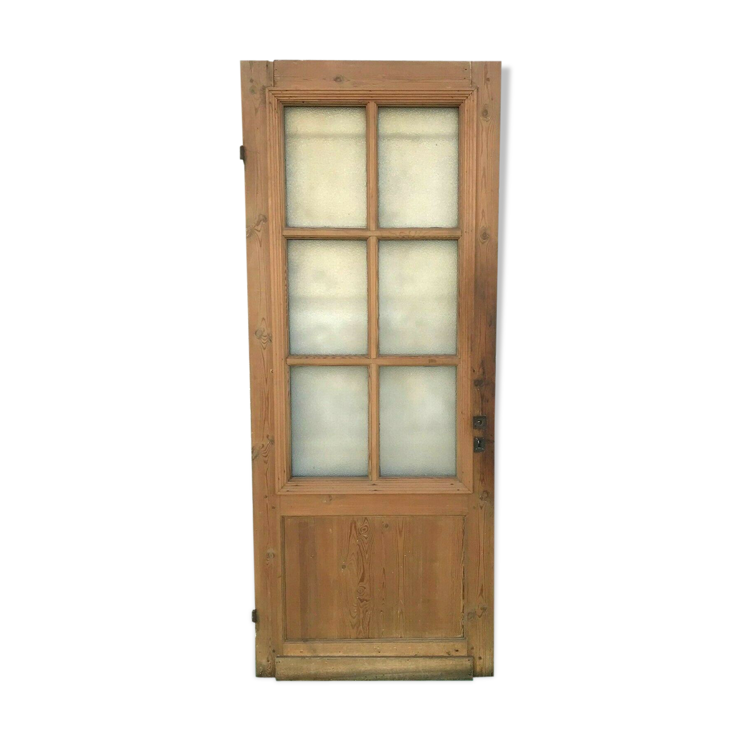 Double door facing a small tile