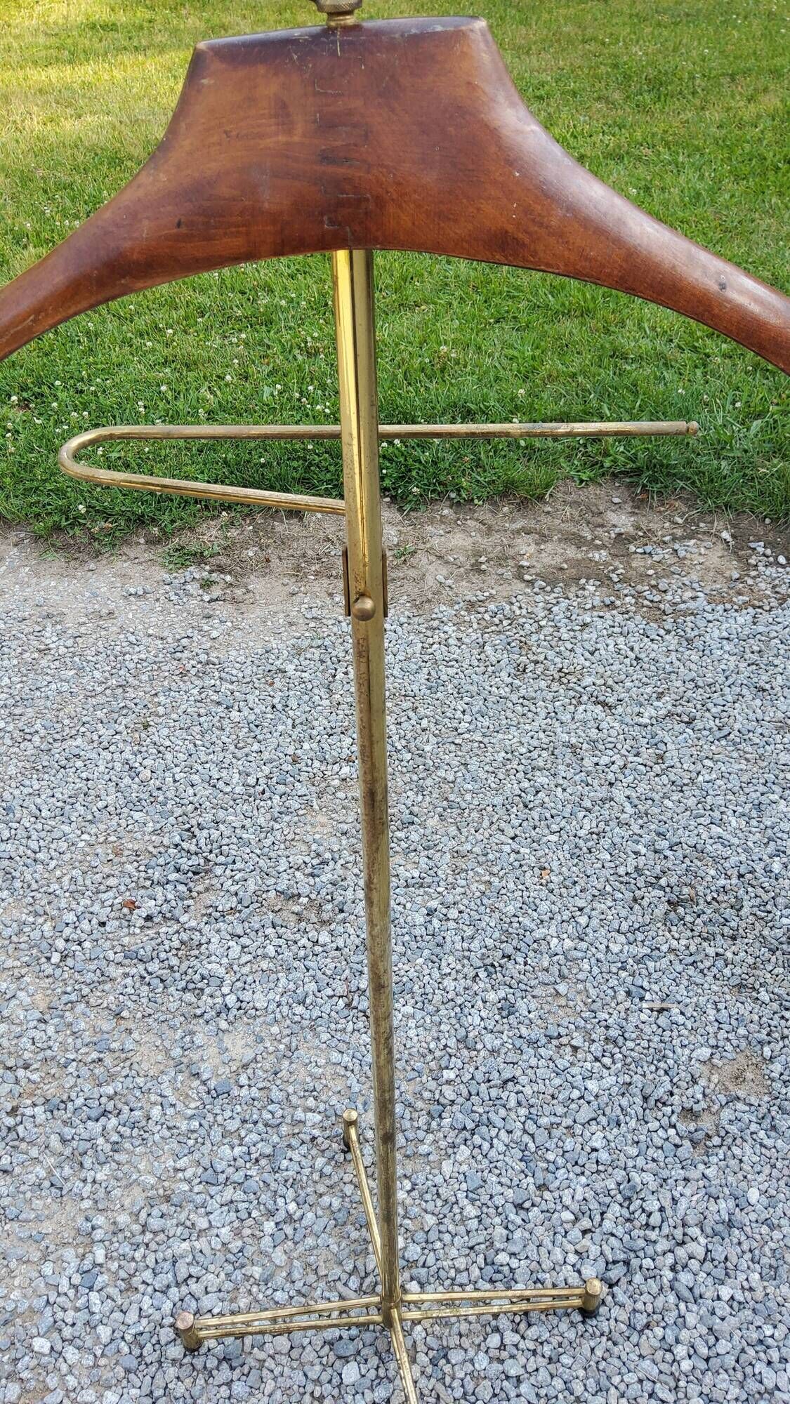 Valet de chambre of the 50s in gilded brass and wood