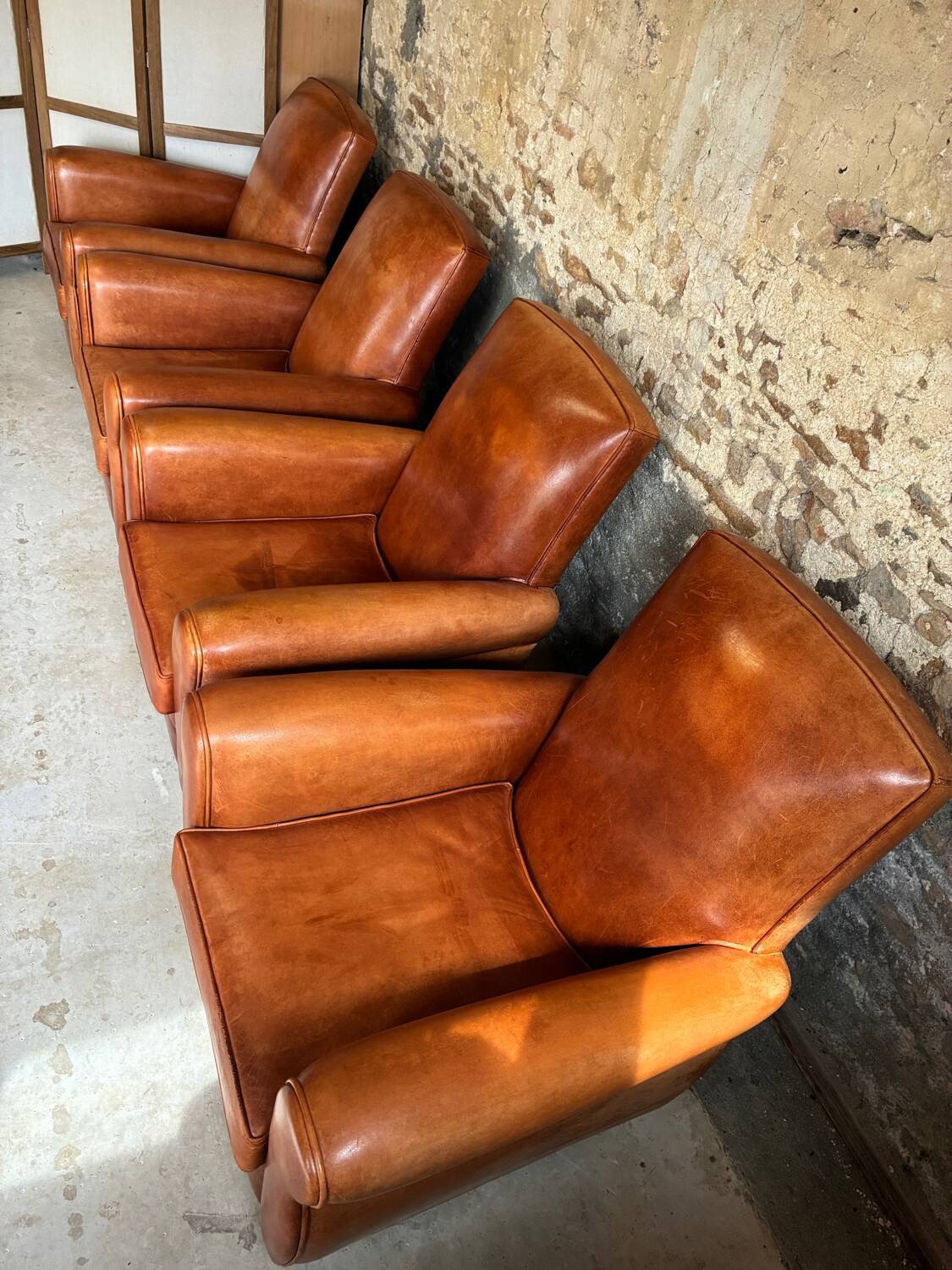 Lot de 4 fauteuils club, Cognac