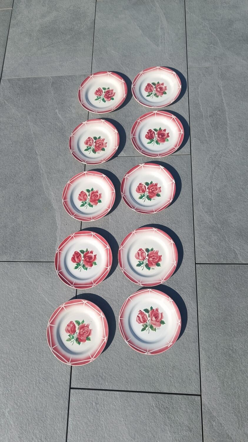 flat plates Digoin Sarreguemines Cibon – red roses decoration – vai