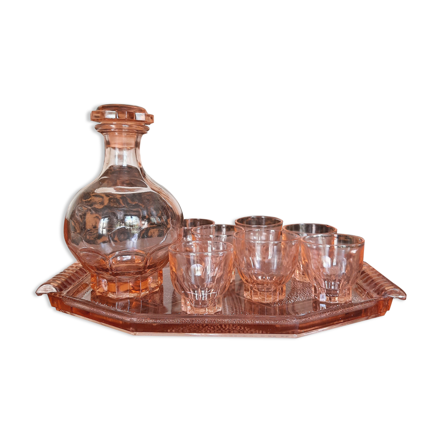 Service à liqueur en verre rose, vers 1940