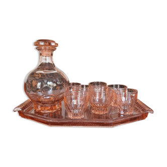 Service à liqueur en verre rose, vers 1940