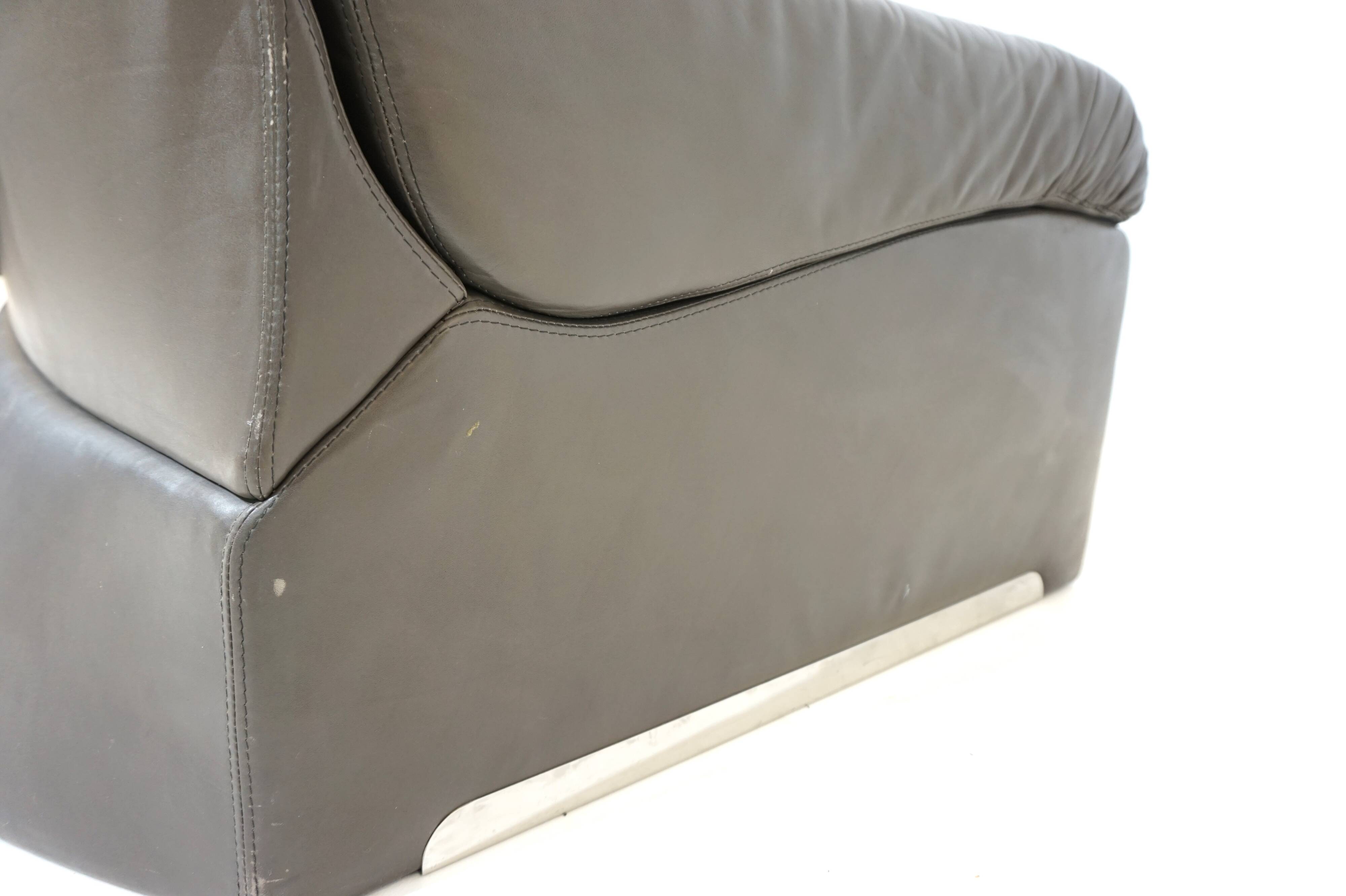 Saporiti Vela Alta leather armchair with ottoman by Giovanni Offredi