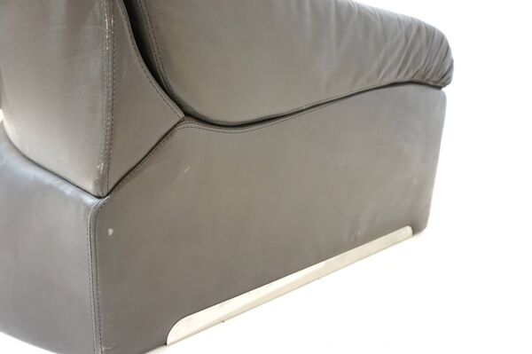 Fauteuil en cuir Saporiti Vela Alta avec pouf par Giovanni Offredi