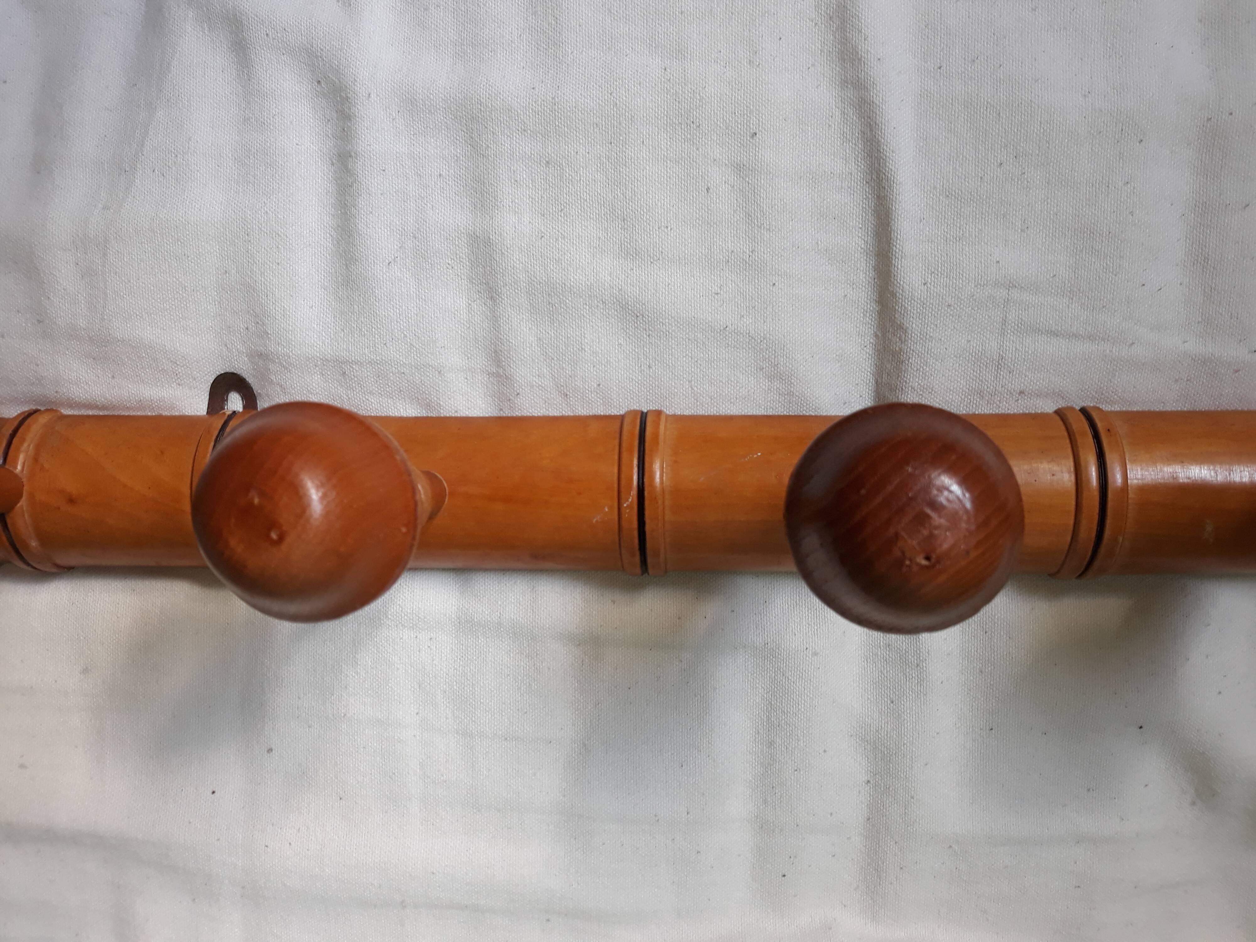 Bamboo-like wall coat rack with 5 mushroom hooks