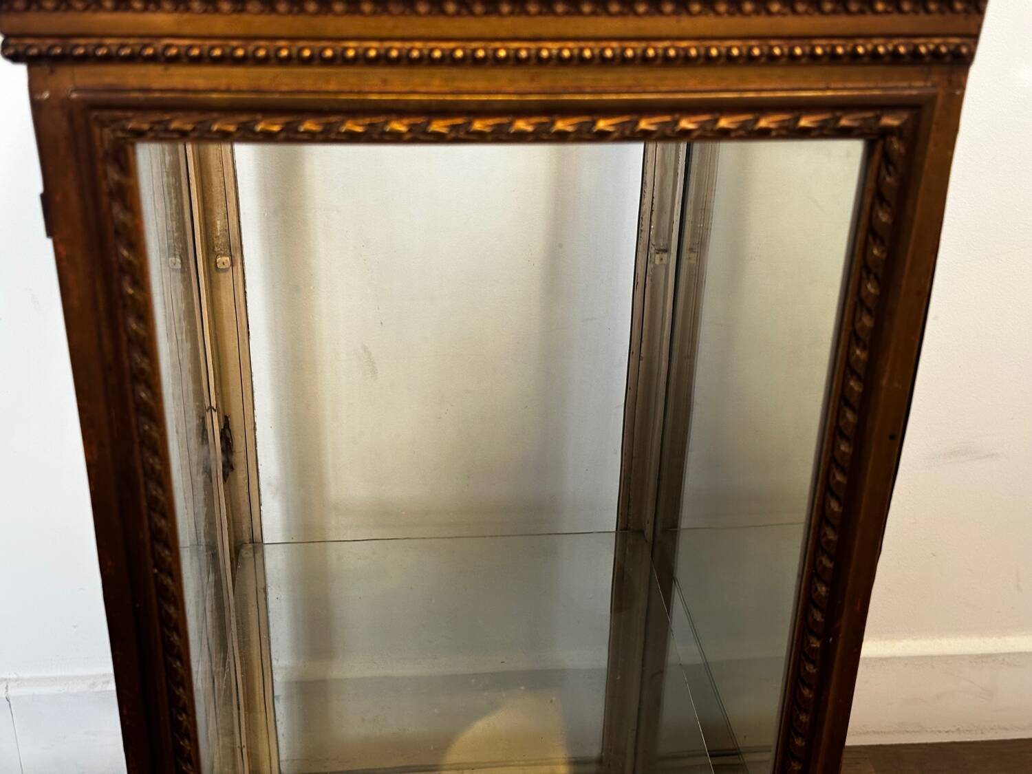 Counter display cabinet in wood and glass in Louis XVI style, 19th century.