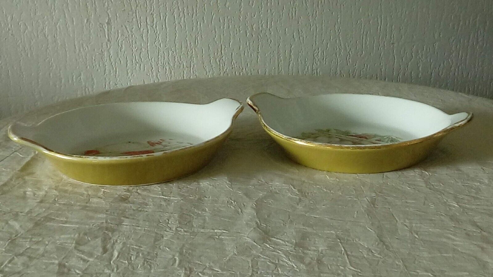 Porcelain egg dishes