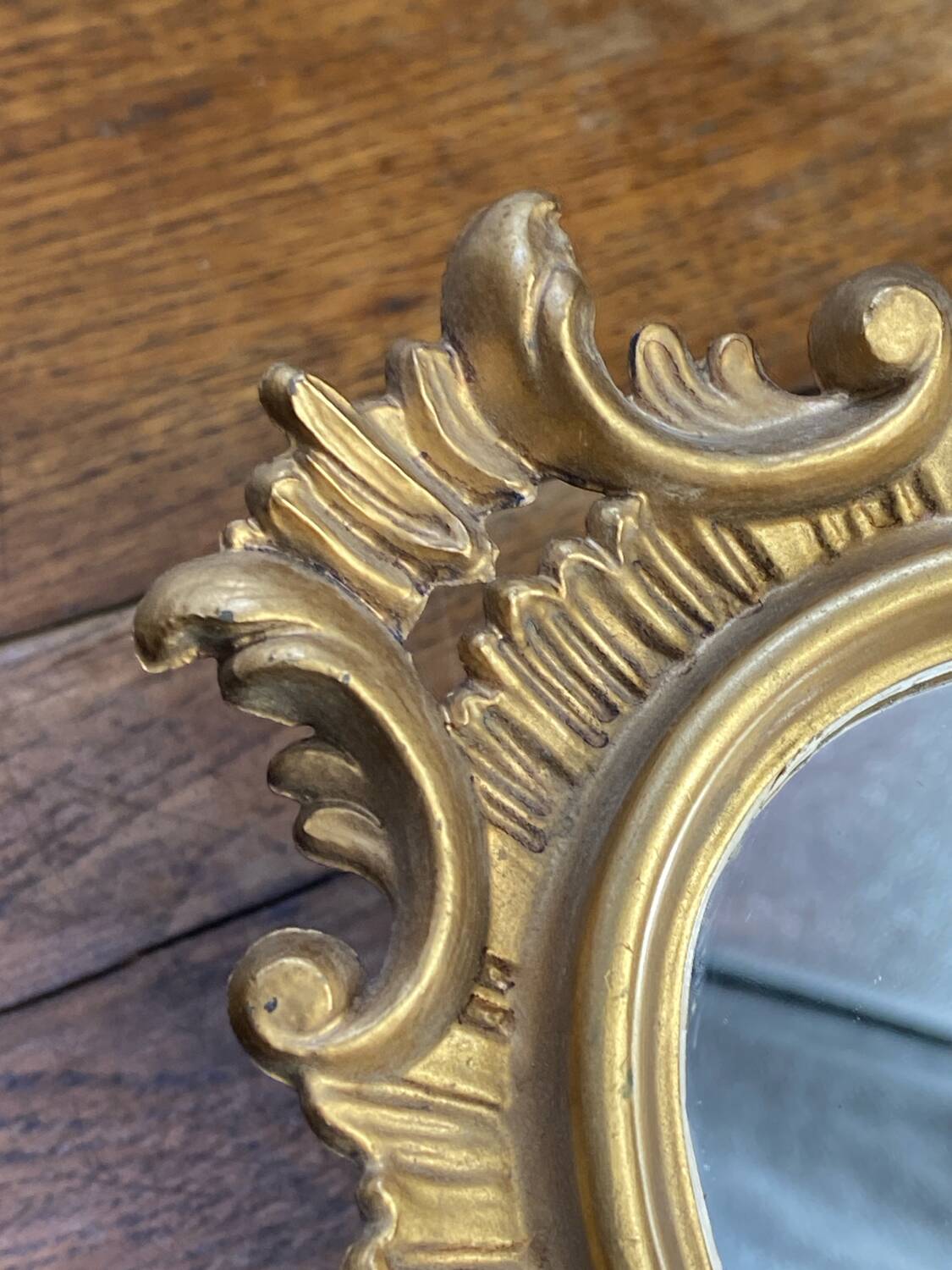 Baroque mirror in resin