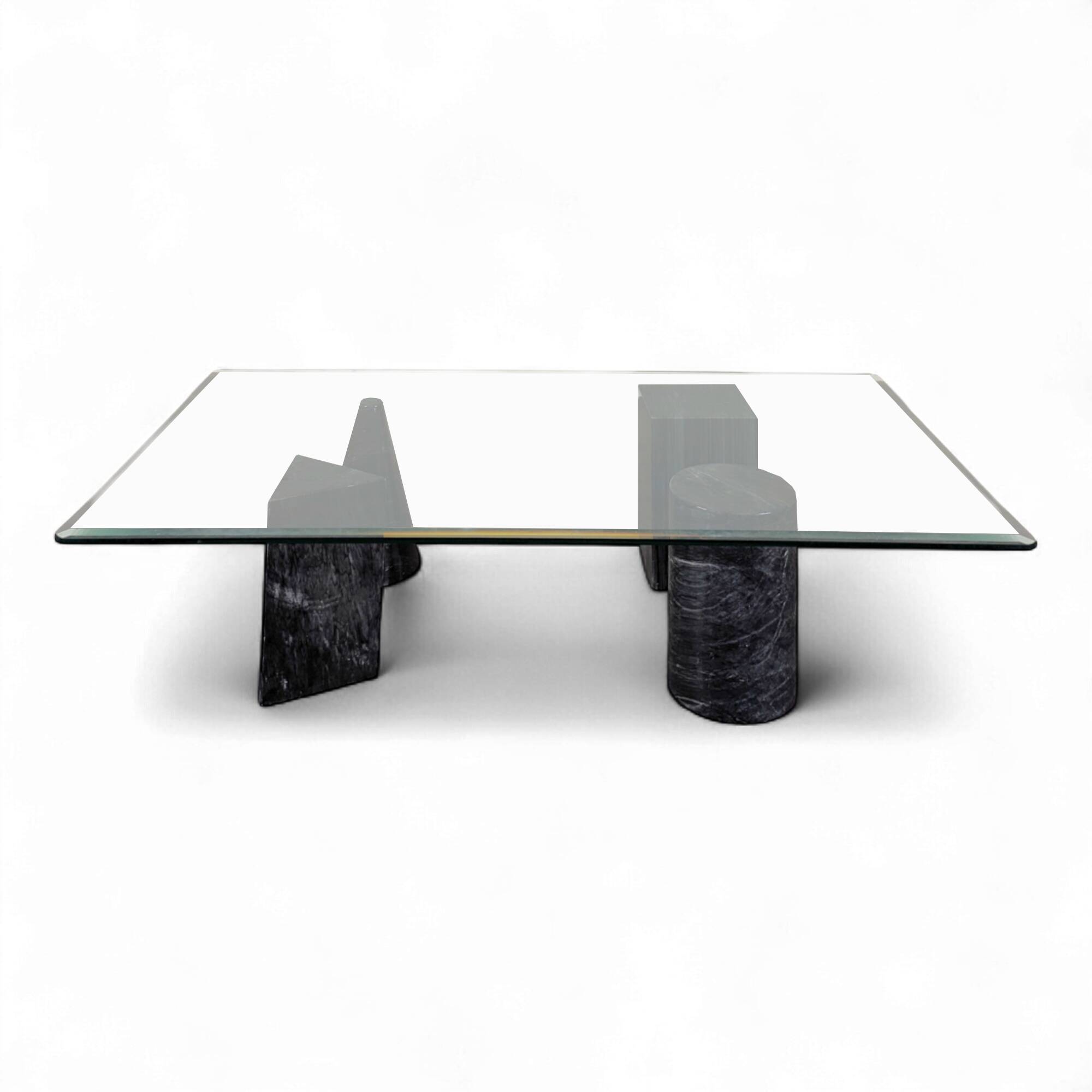 Table basse en marbre formes géométriques