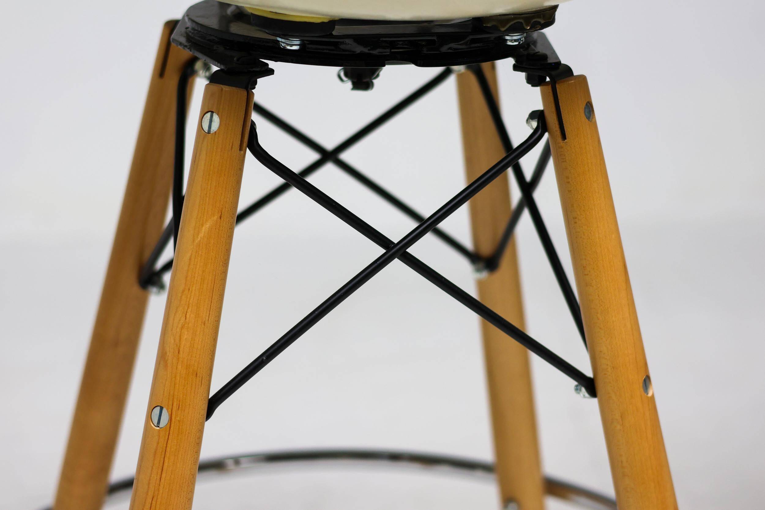 Ensemble de deux tabourets de bar Herman Miller Mid Century Modern Charles Eames "PSW".