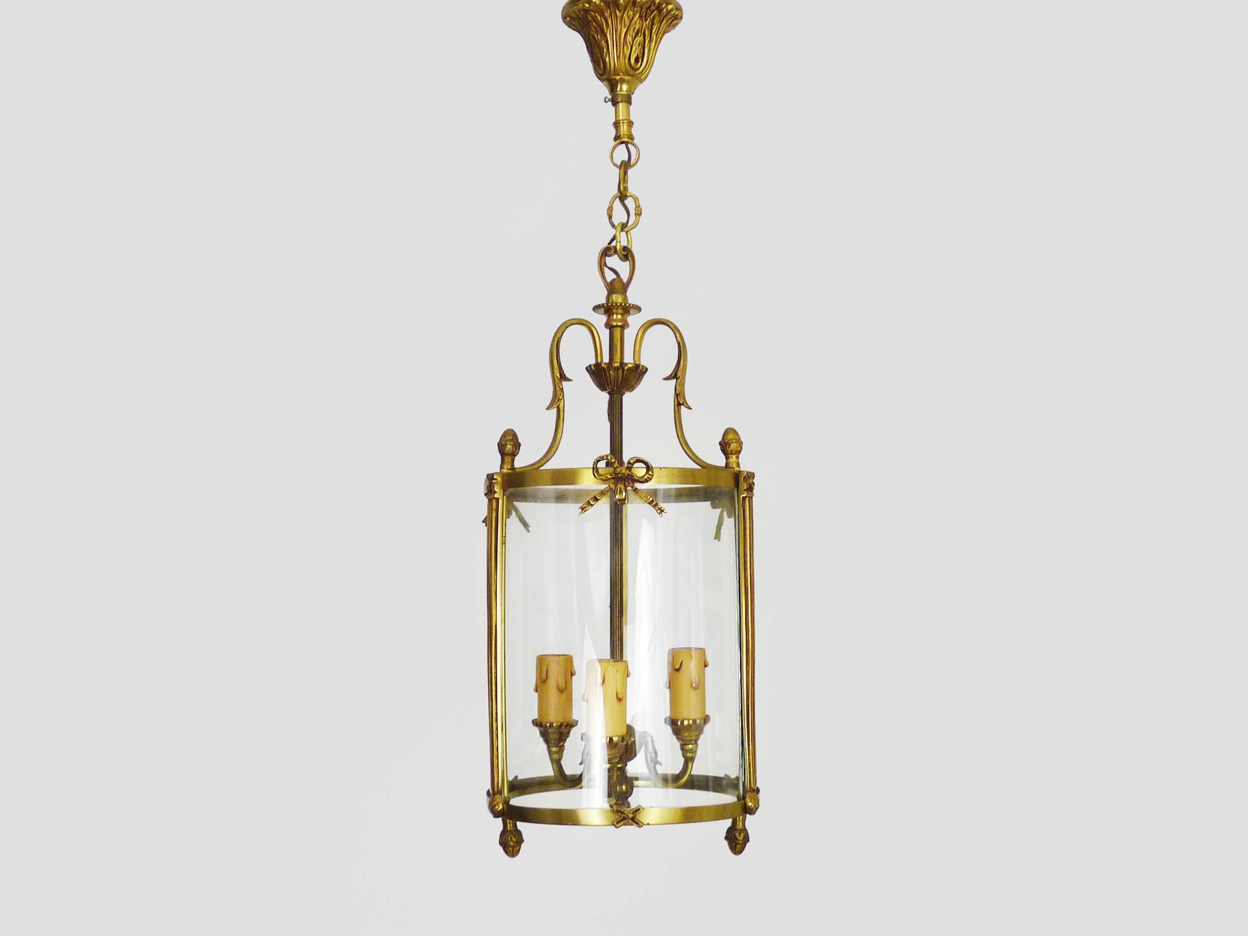 Old Louis XVI style vestibule lantern pendant light in brass and glass with 3 lights