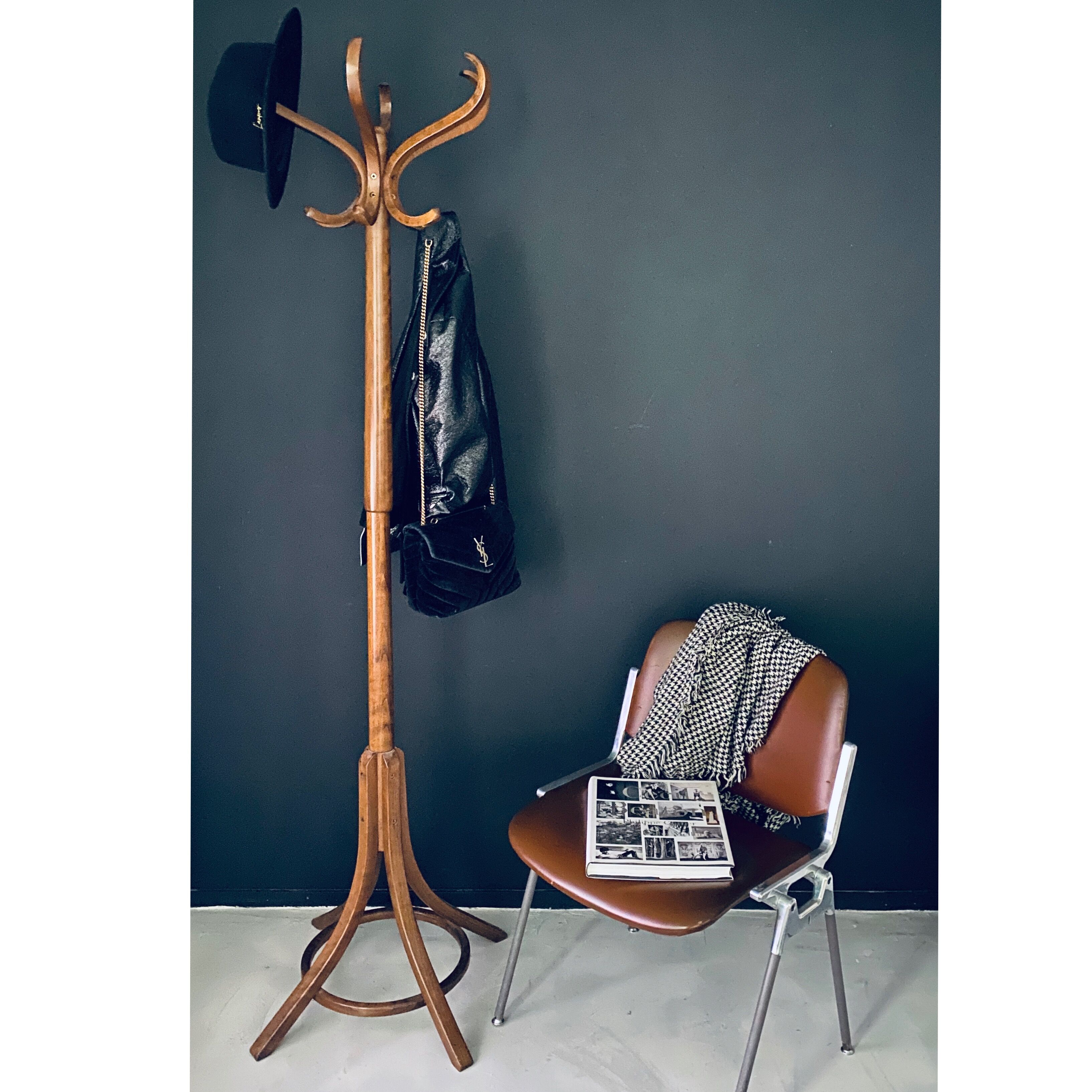 Baumann coat holder
