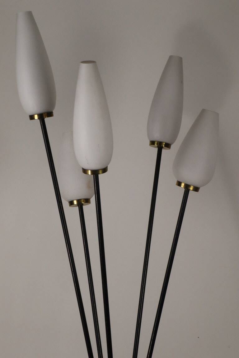 Lampadaire en métal et opaline, 1960