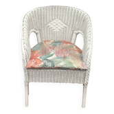 Fauteuil en rotin blanc avec assez vintage