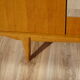 Armoire vintage, pieds compas