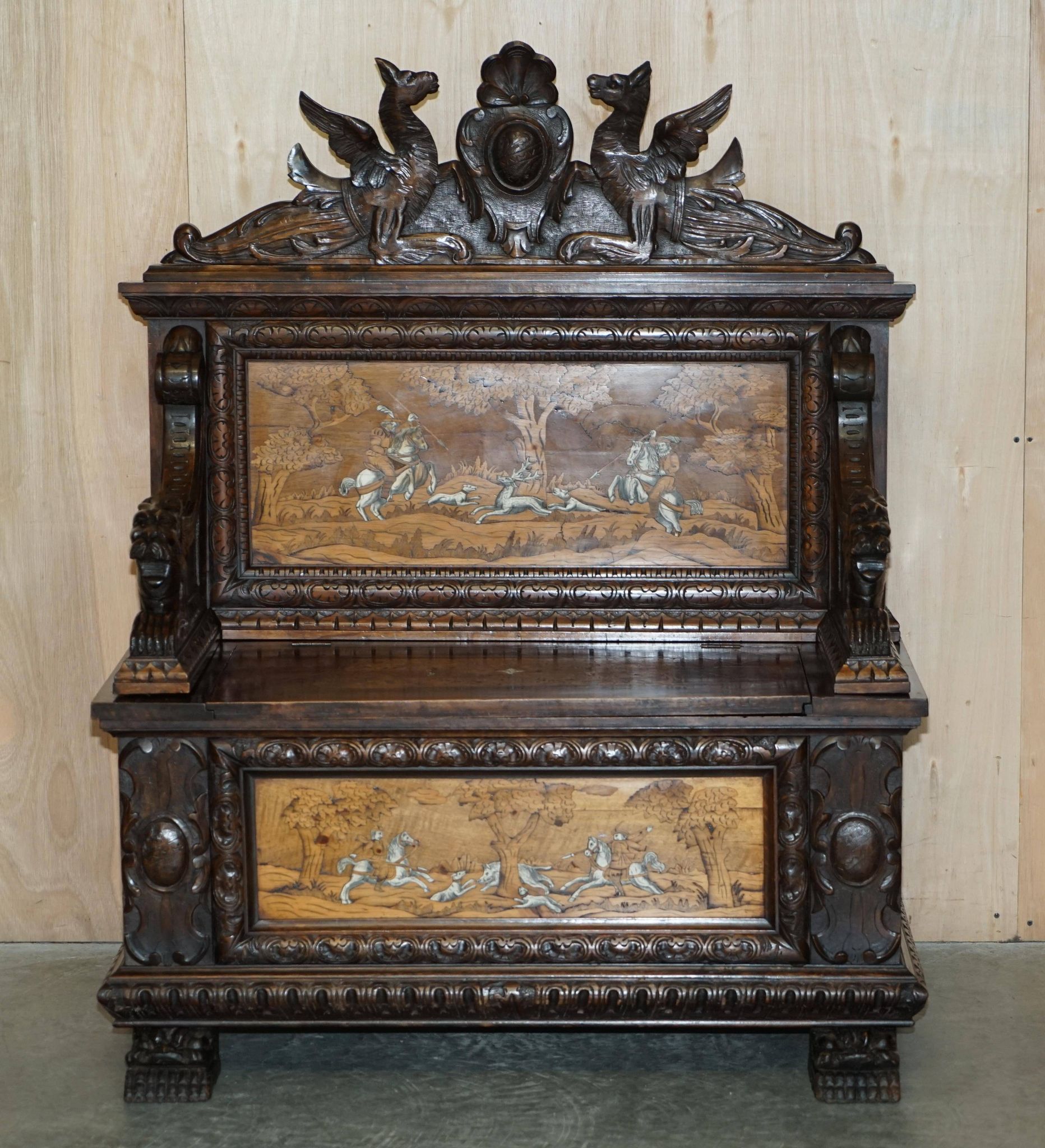 Banc Monks Antique Sculpté Lion Griffon 1860 avec Rangement