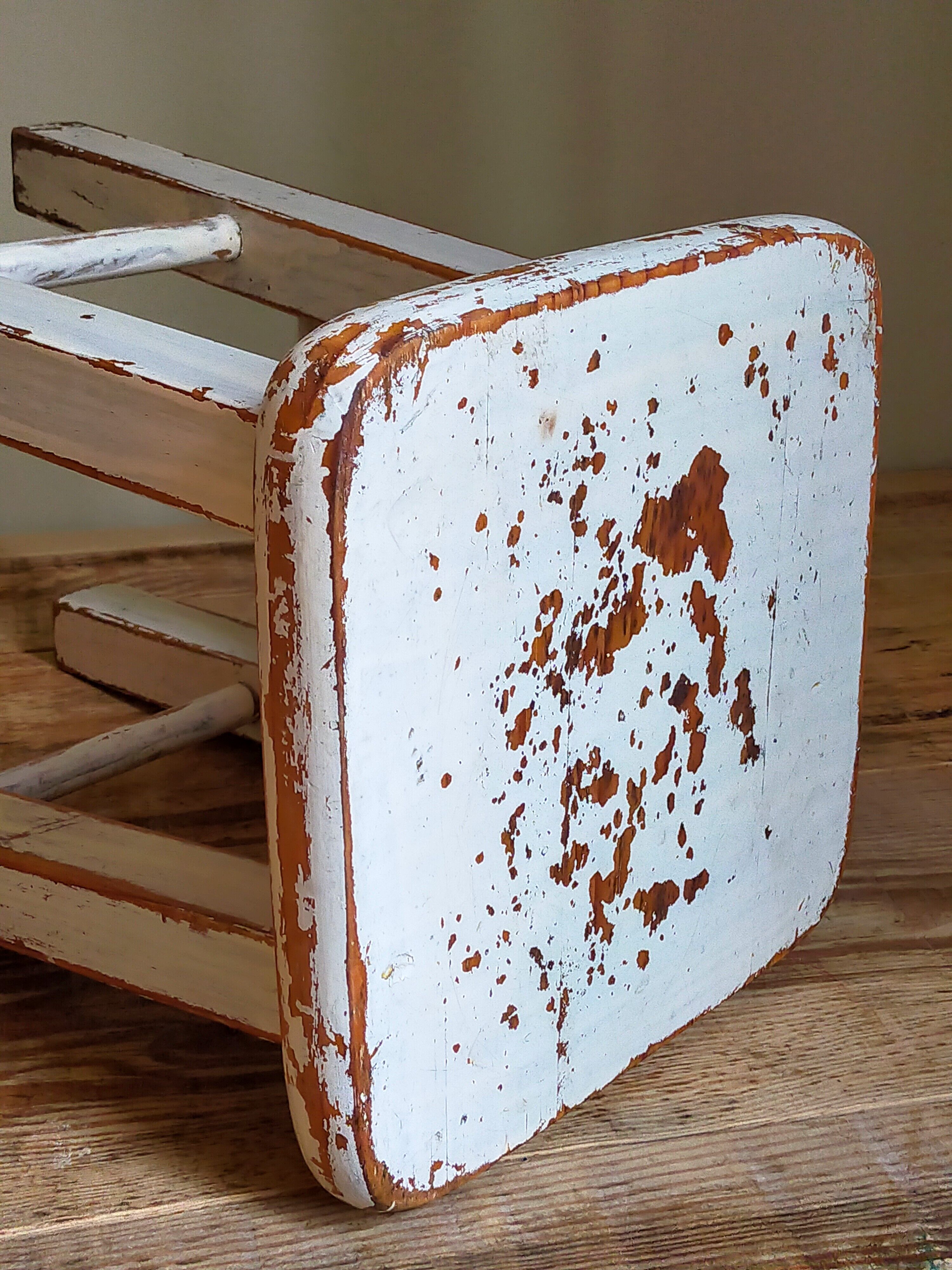 Workshop stool in vintage patinated solid wood