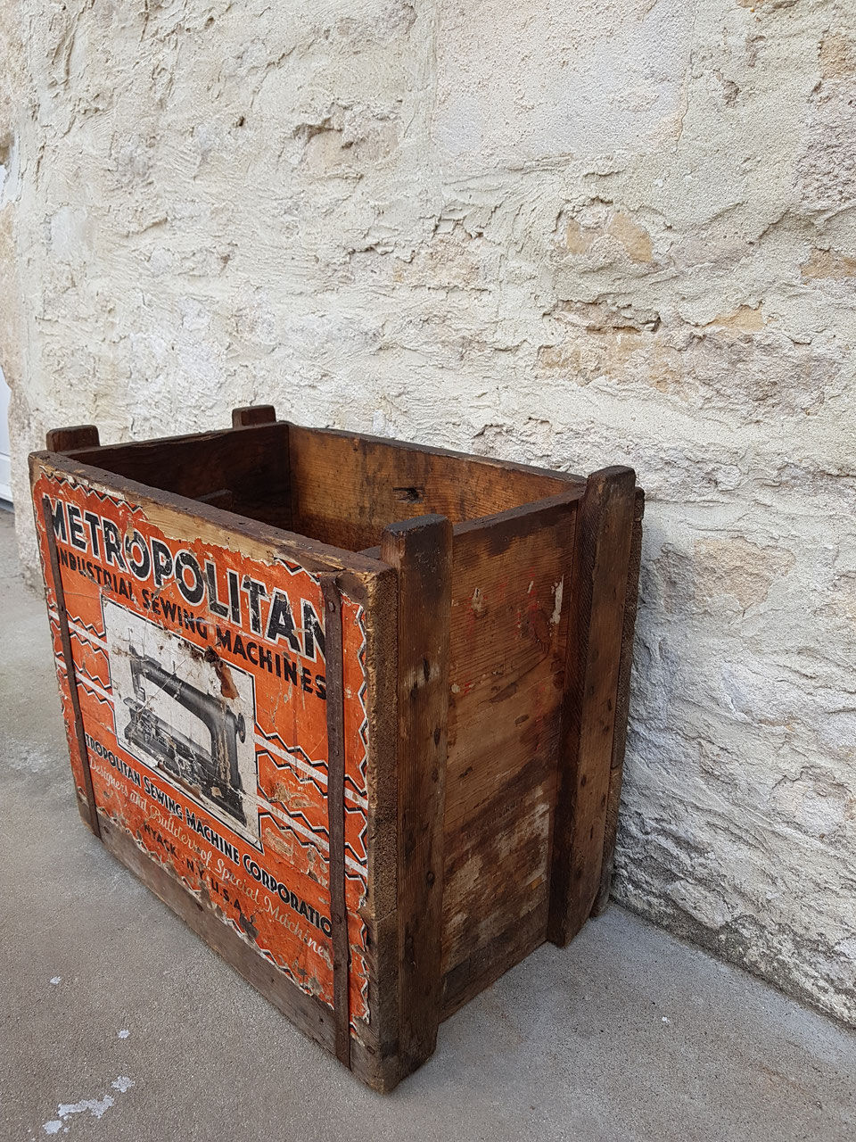 Very rare transport case for US sewing machine