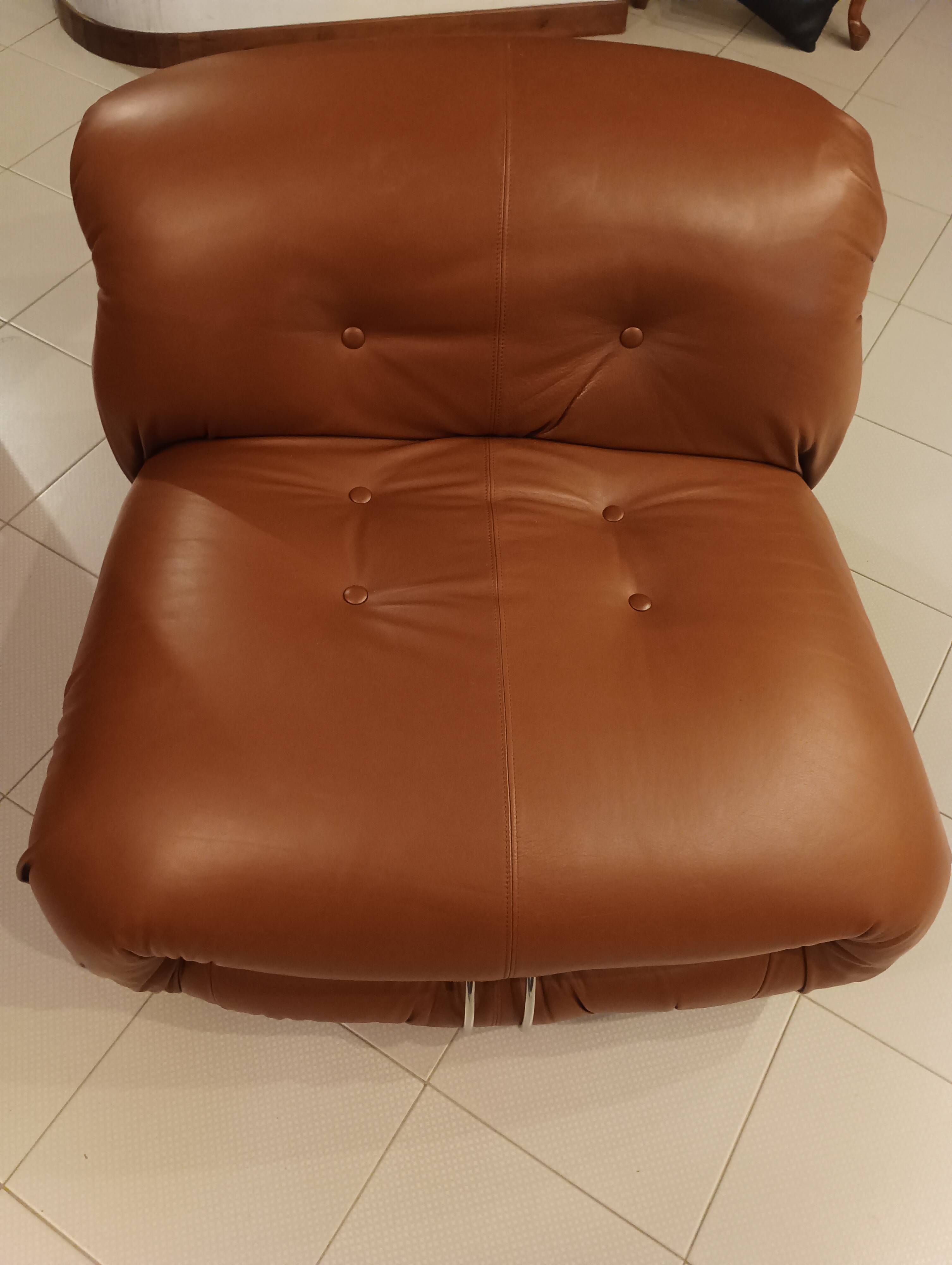 Cassina Soriana sofa for 4 people and 1 Soriana armchair for Cassina.