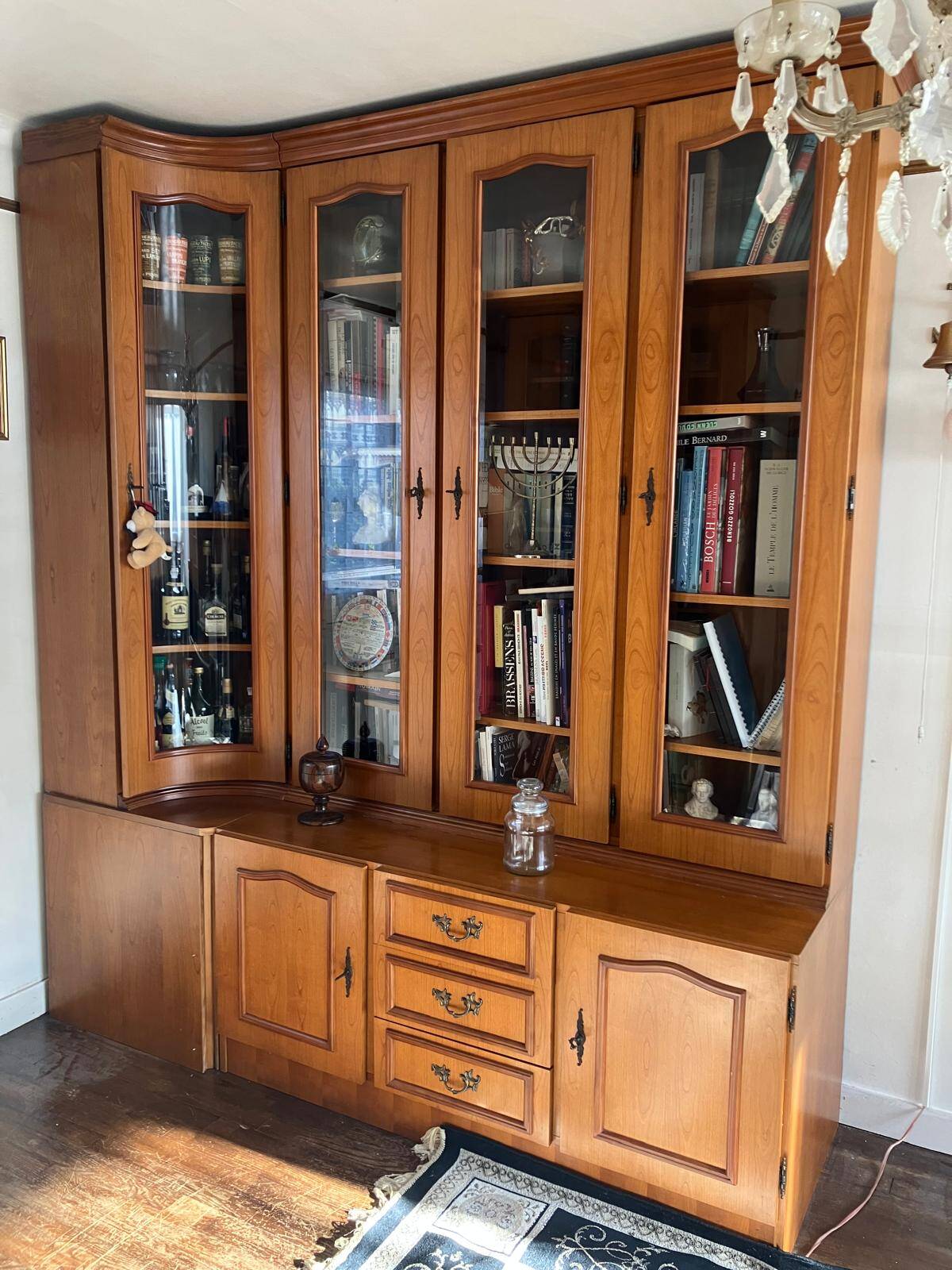 Showcase library in solid wood with two sections