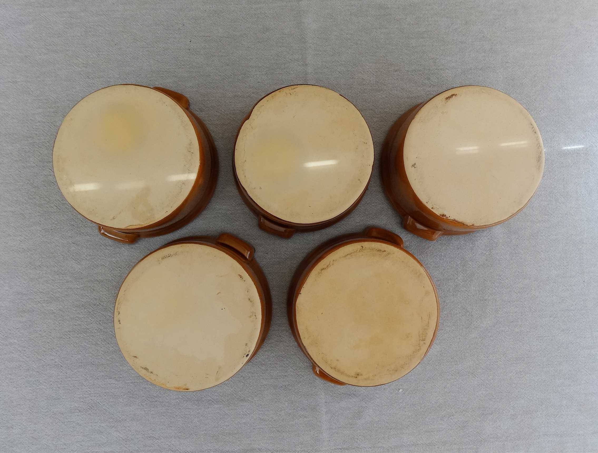 5 cocottes rondes en grès avec couvercle vintage