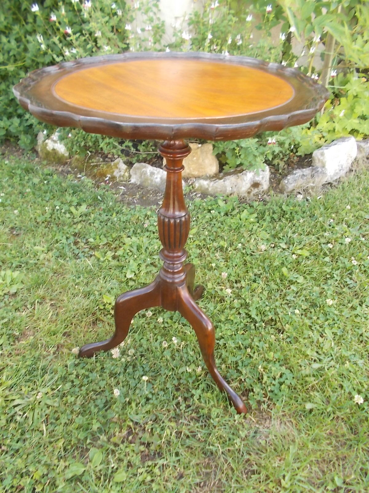 Mahogany pedestal table