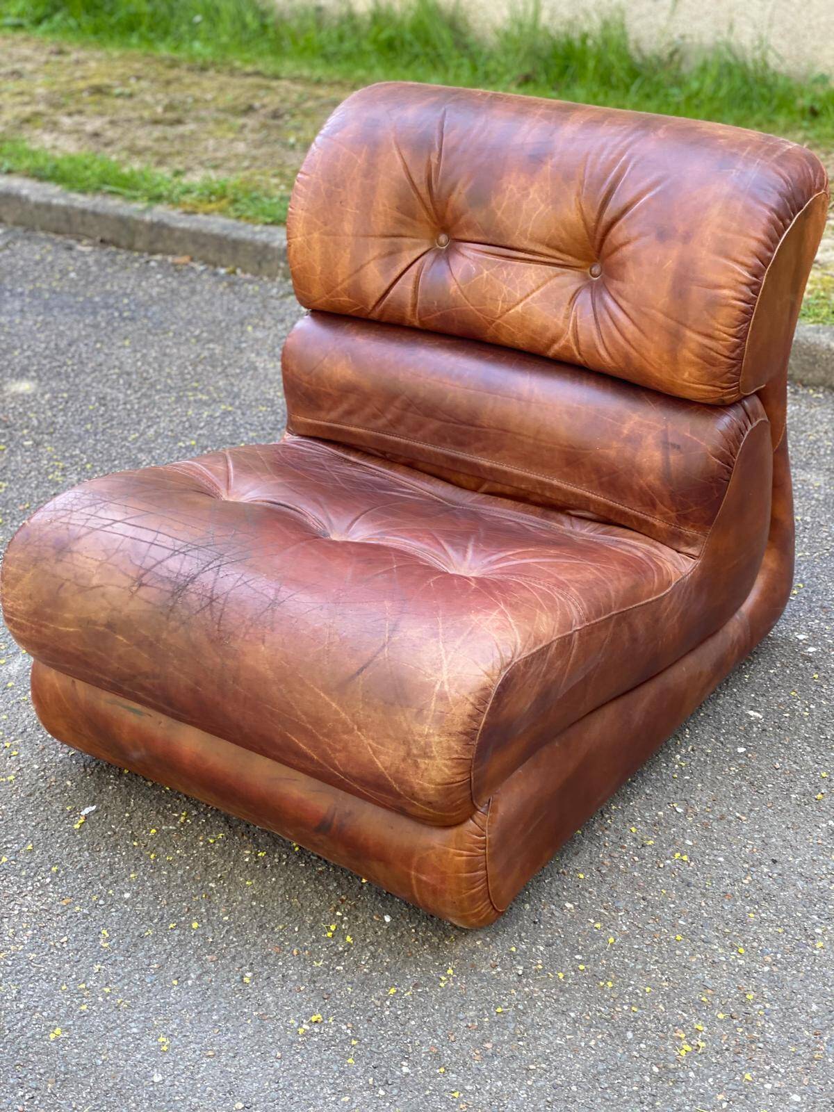 Modular brown leather canapé from Cognac, Italy, 1970.