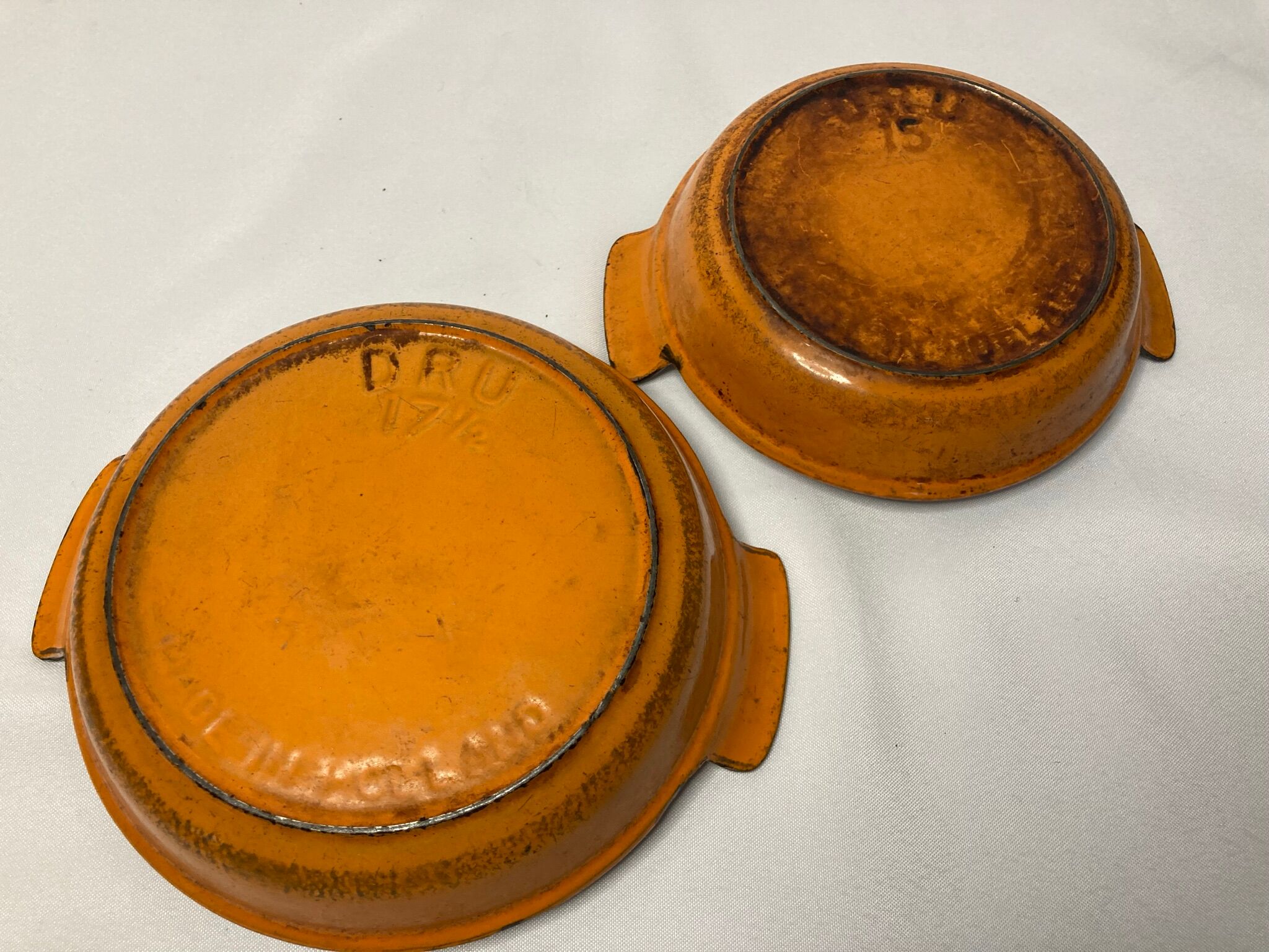 Vintage two dishes in enamelled cast iron orange dru