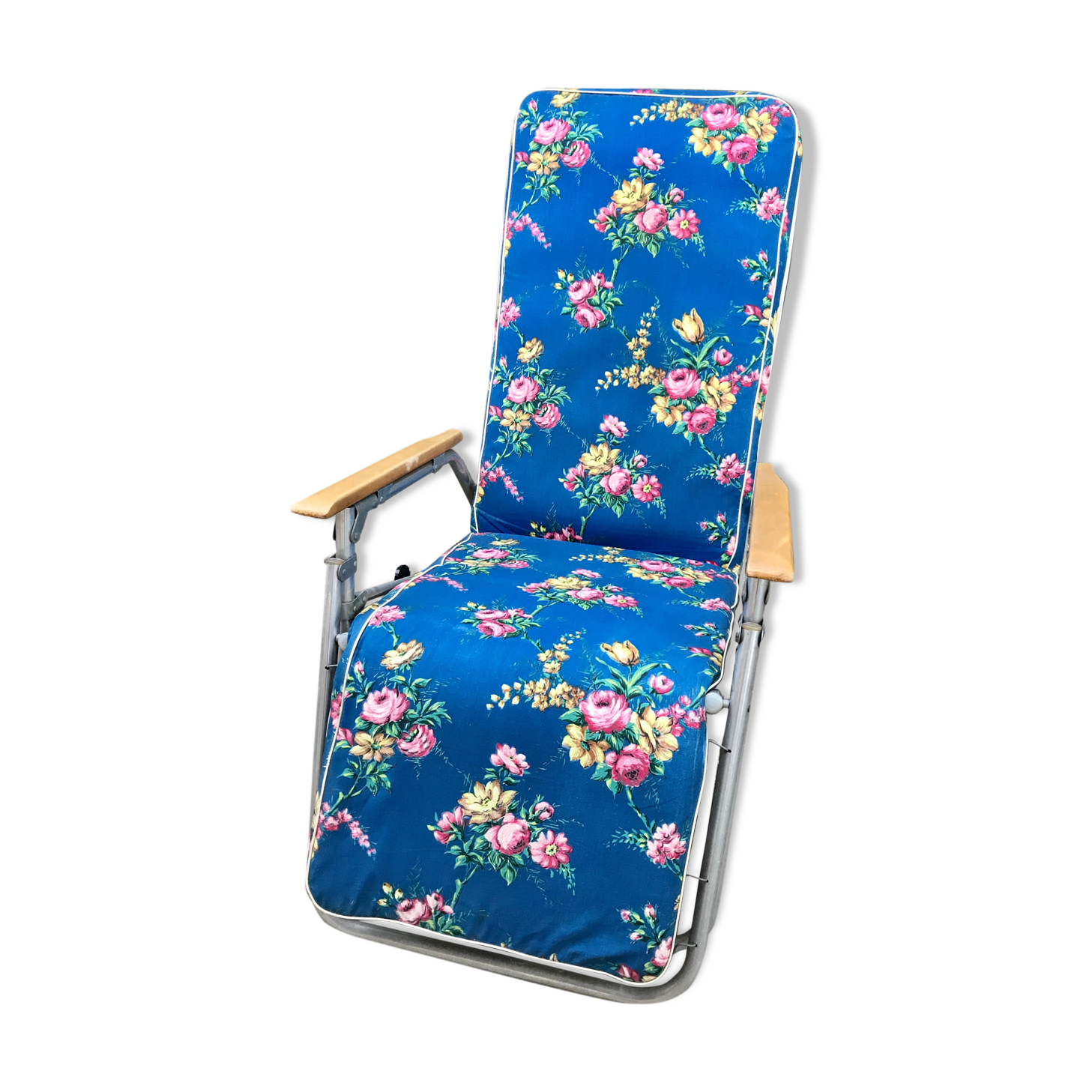 Vintage sunbed lounger