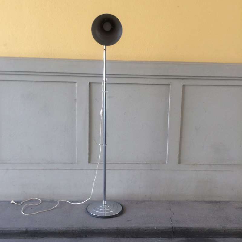 Chrome metal lamppost