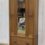 English wardrobe in walnut from the early 20th century.