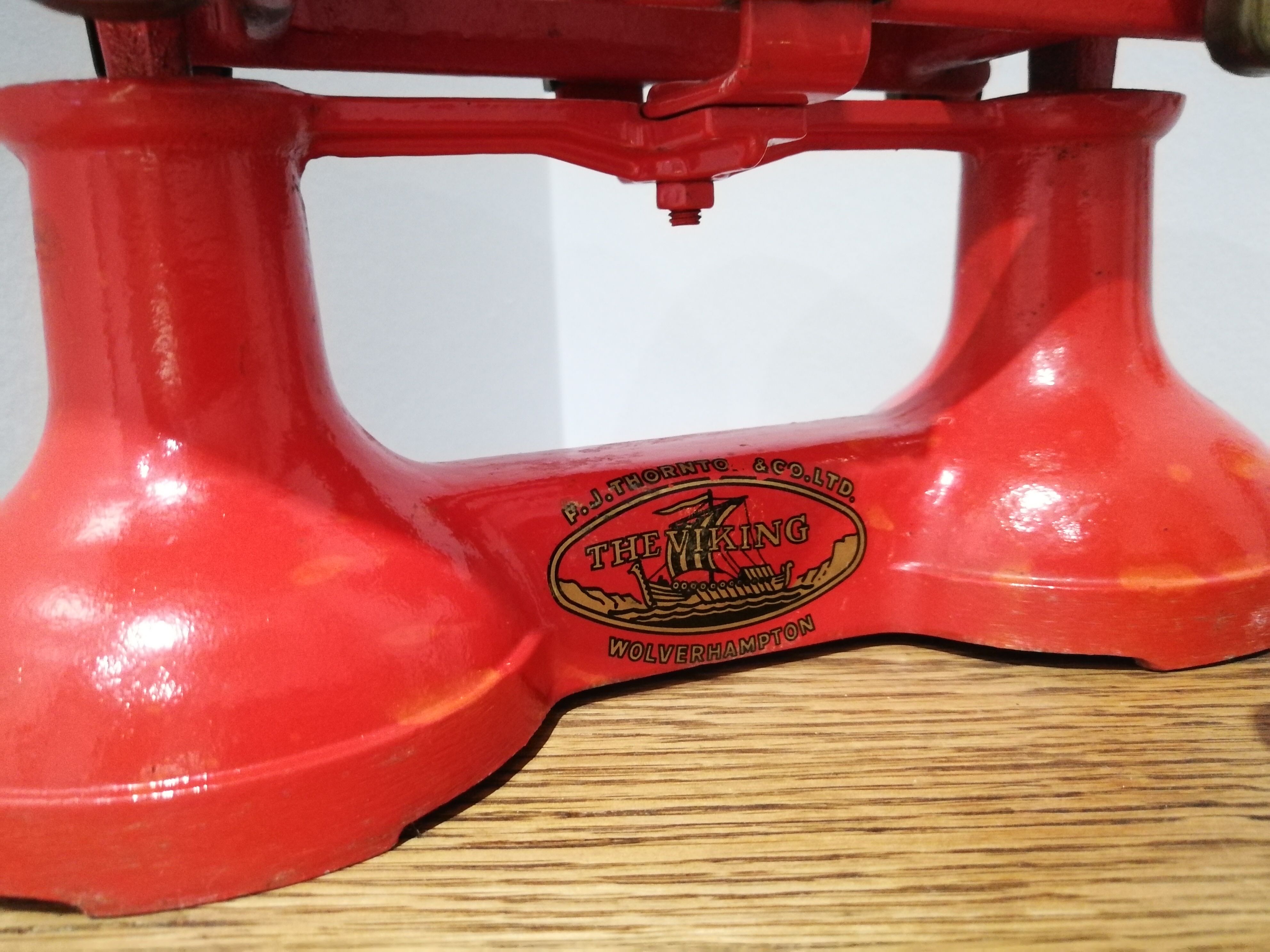 Balance vintage avec poids en laiton de Viking F. J.Thornton - Co. Ltd années 1940
